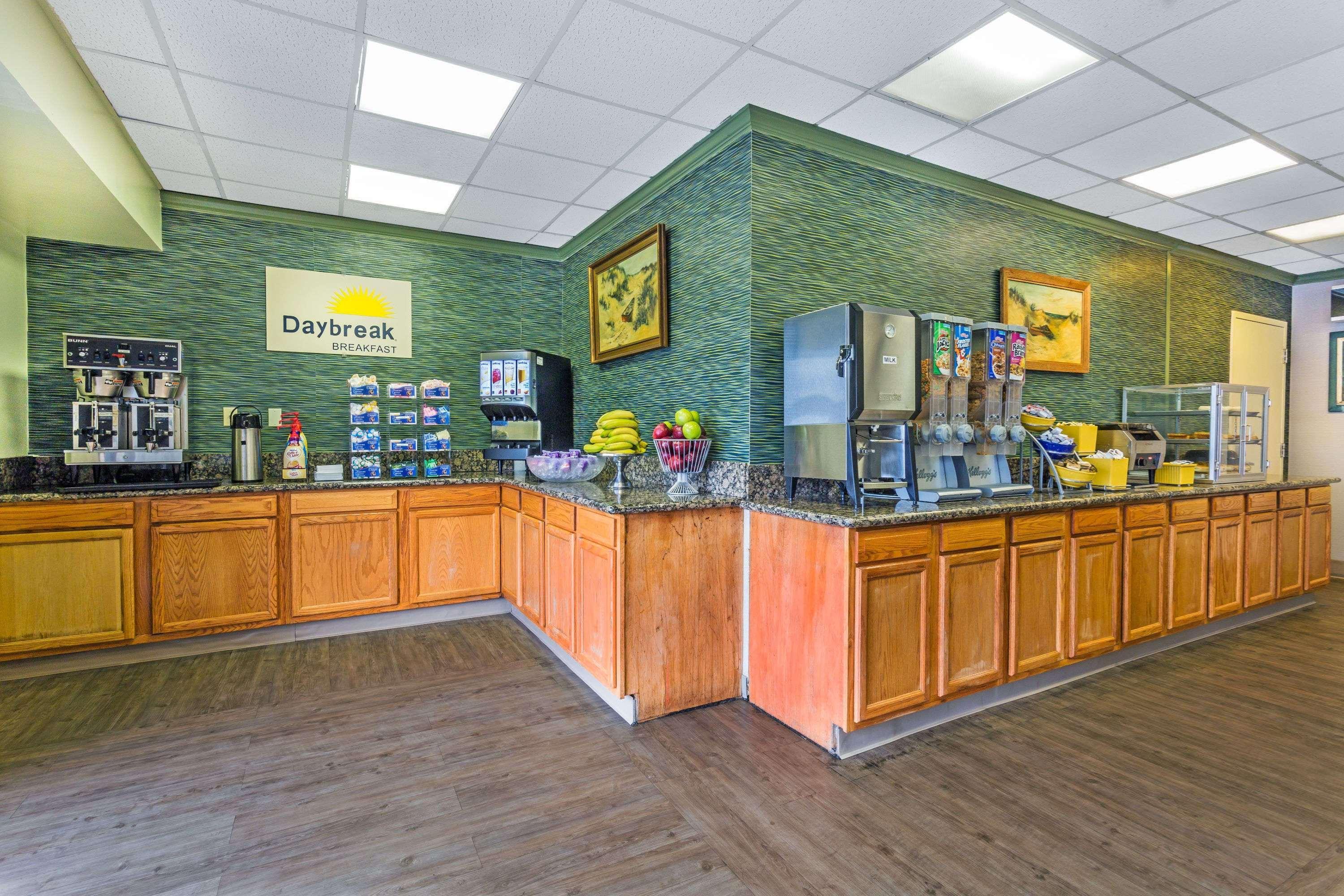 Days Inn By Wyndham Virginia Beach At The Beach Exterior foto